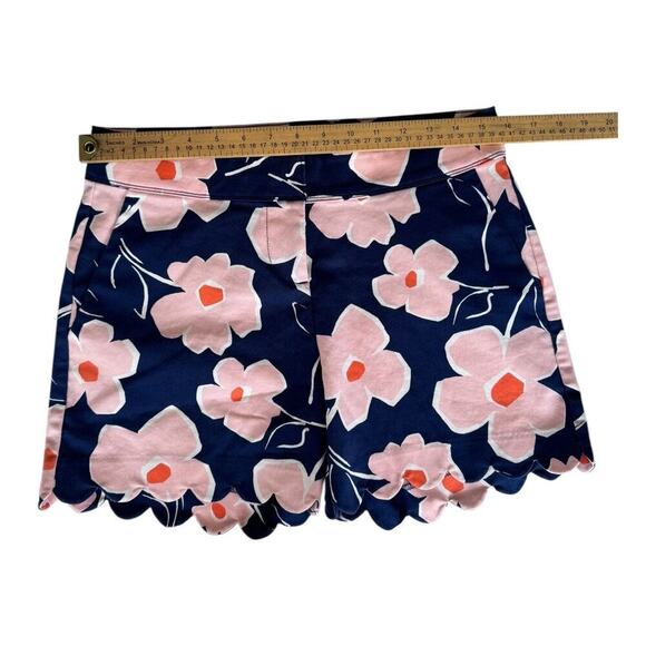 Isaac Mizrahi Women’s Navy and Pink Flower Peplum Shorts - Size 4 - Picture 4 of 7